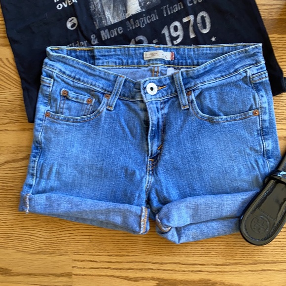 Levi Cut Off Denim Shorts - Picture 2 of 6